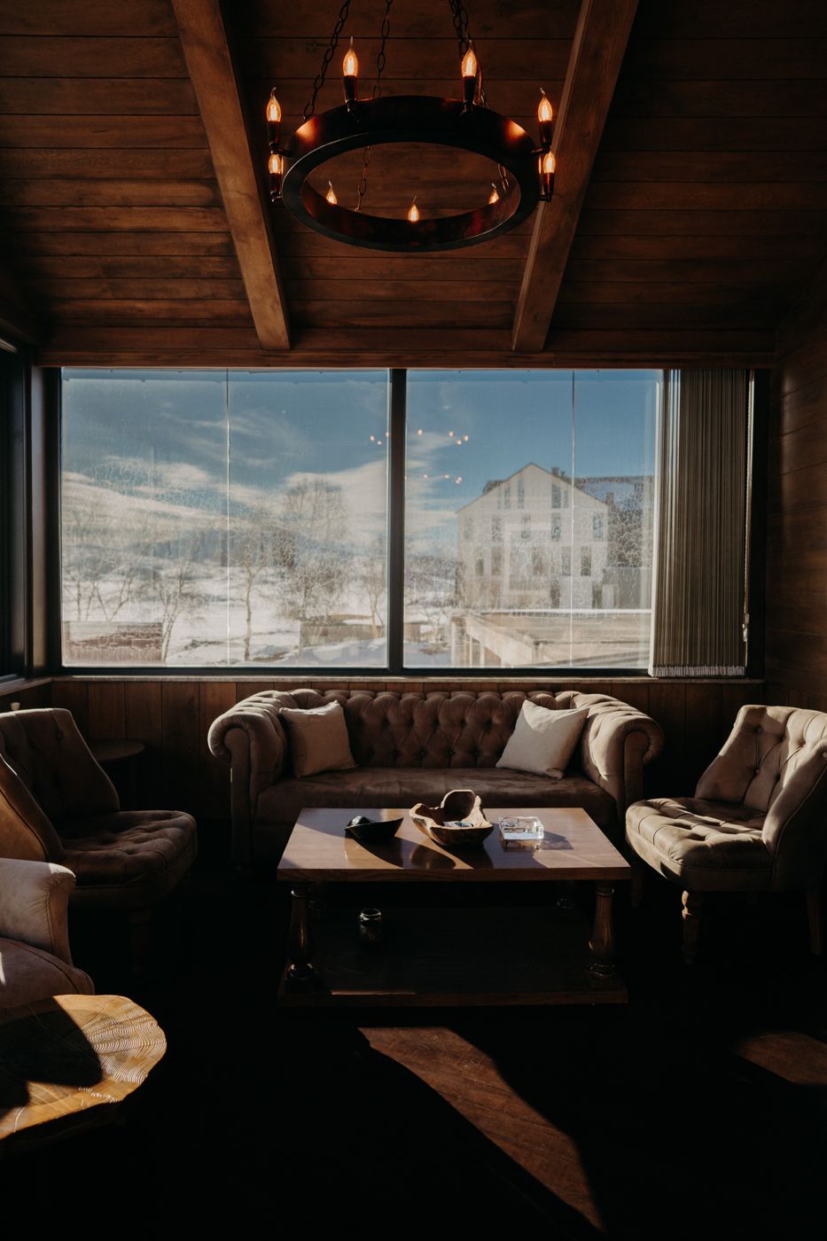 Mirada Del Lago — lounge with a snowy mountain view