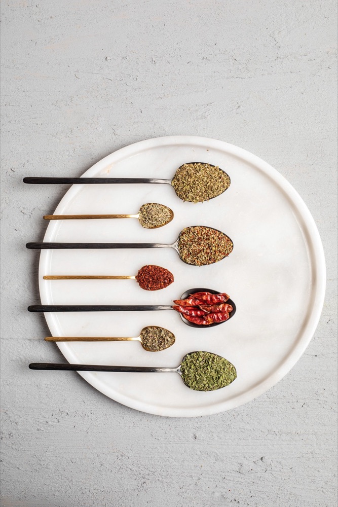 Spice spoons arranged on a round plate